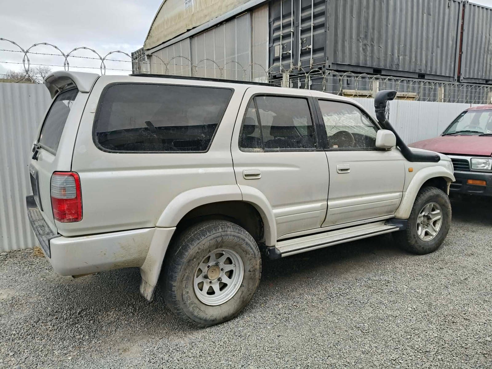 Toyota Hilux Surf N185